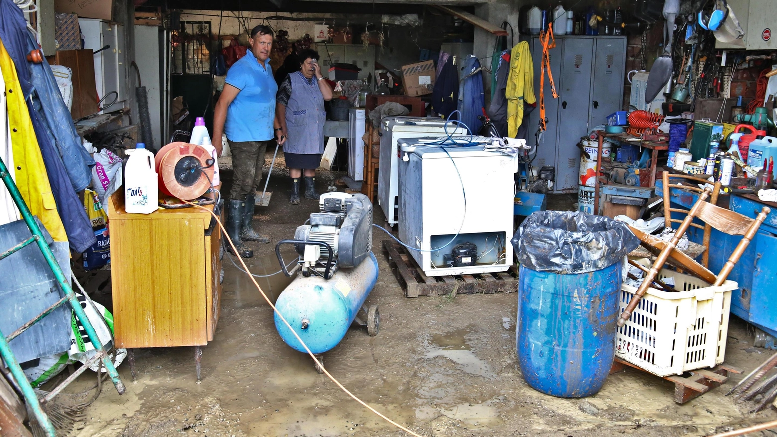 Ancora un disastro nei territori già martoriati: garage, cantine e case allagate, famiglie salvate dai pompieri. Piogge monsoniche devastanti, danni per milioni di euro tra abitazioni e imprese. Continua l’allerta gialla.