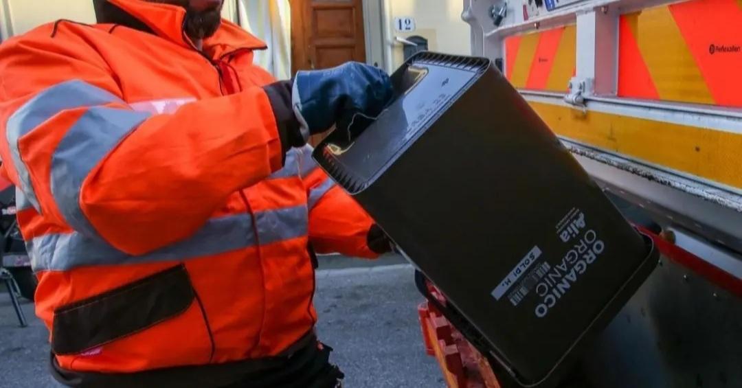 Firenze, chiusa la postazione di raccolta dei rifiuti di via Ser Lapo Mazzei