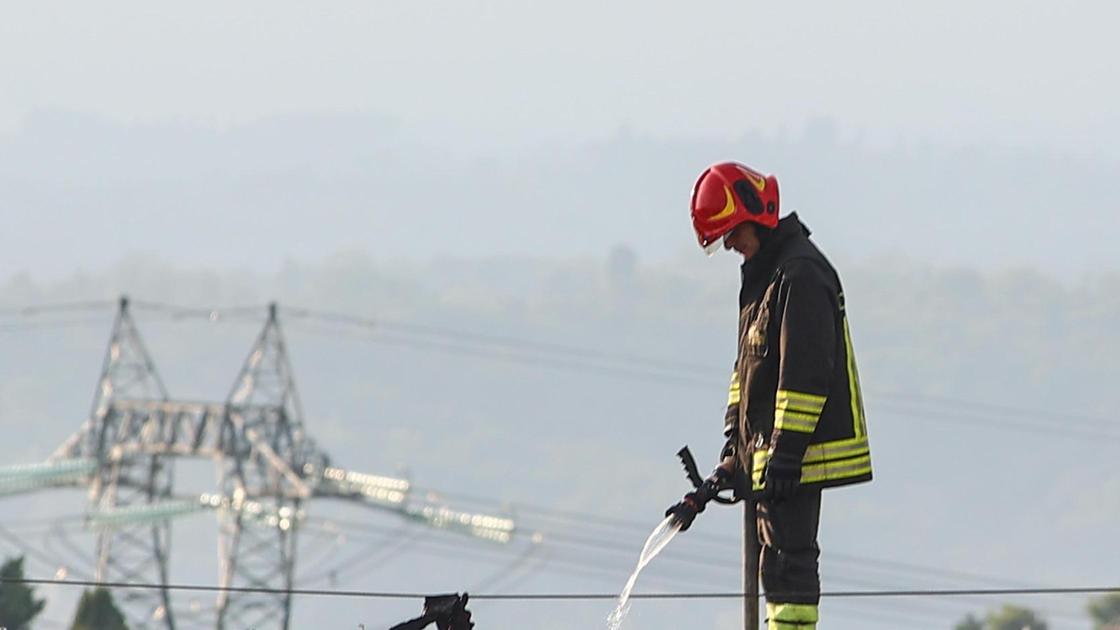 Rogo in via Berlinguer. Le famiglie evacuate di nuovo trasferite