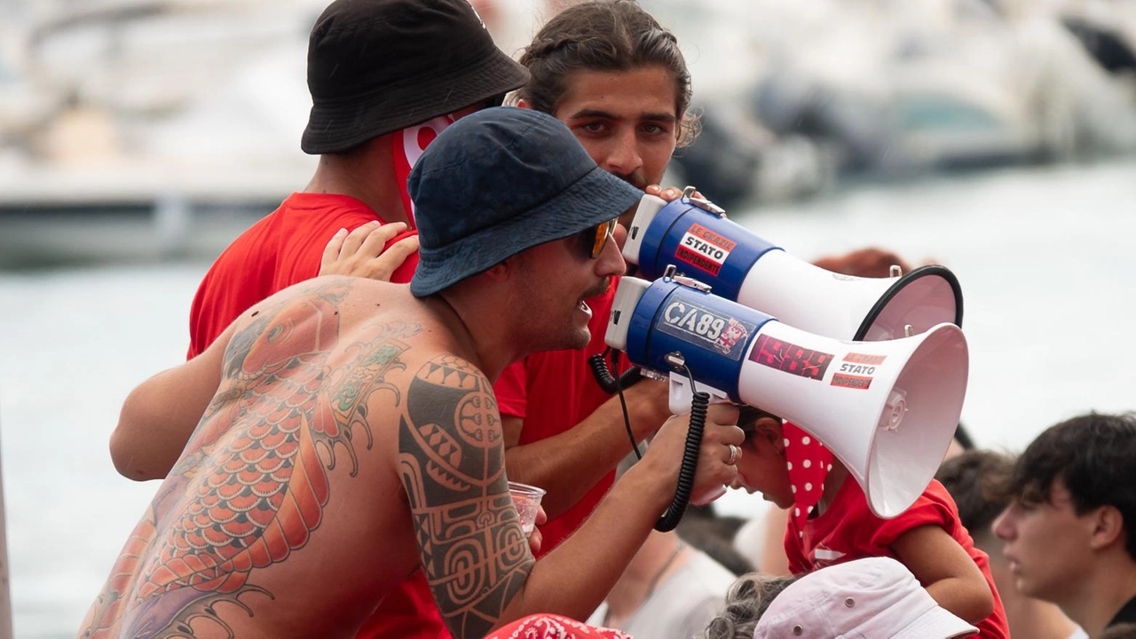 Tifosi delle Grazie alla passeggiata Morin durante l’ultima edizione del Palio del Golfo (foto Frascatore)