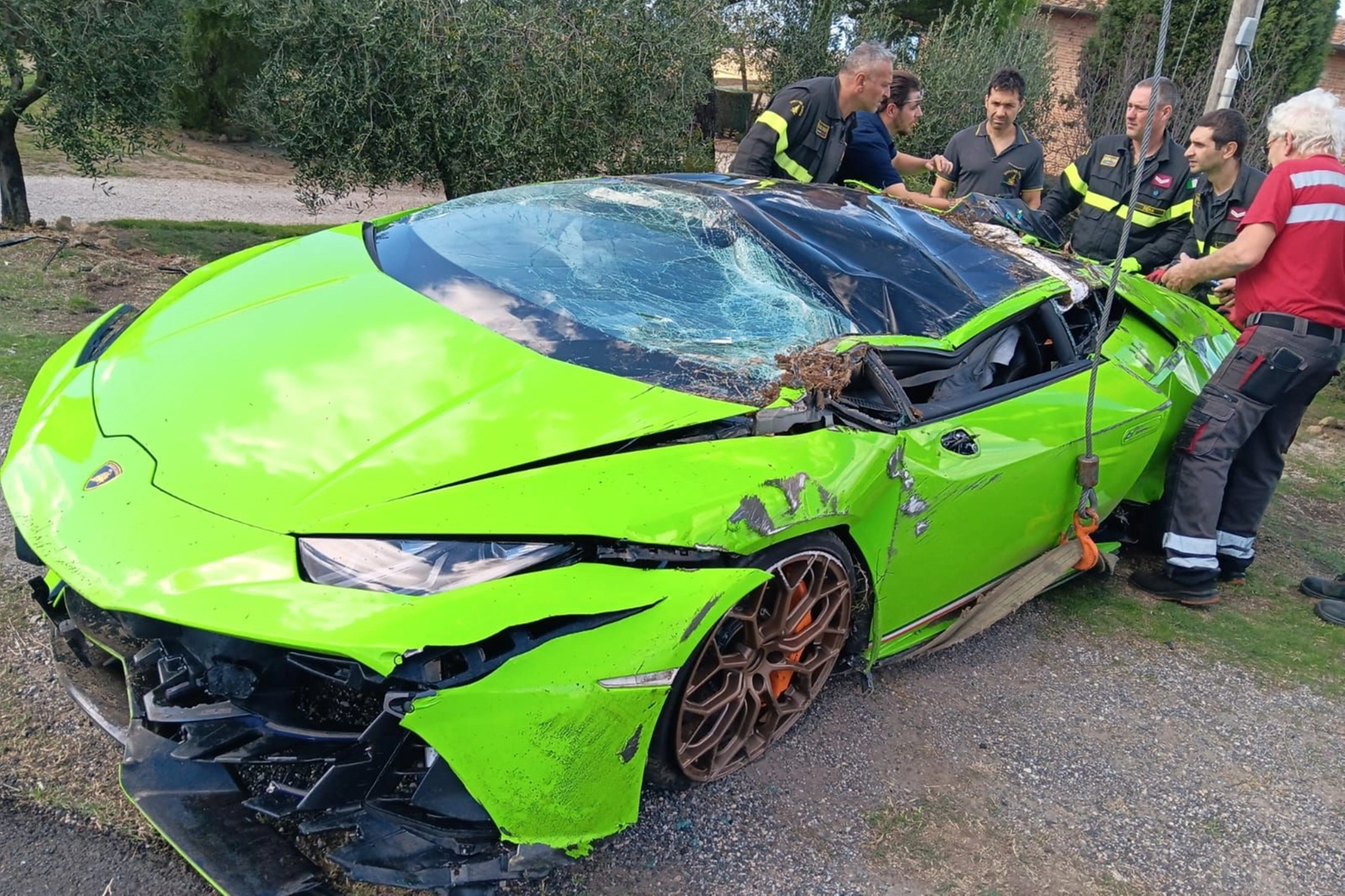 La Lamborghini si era capottata fuori strada