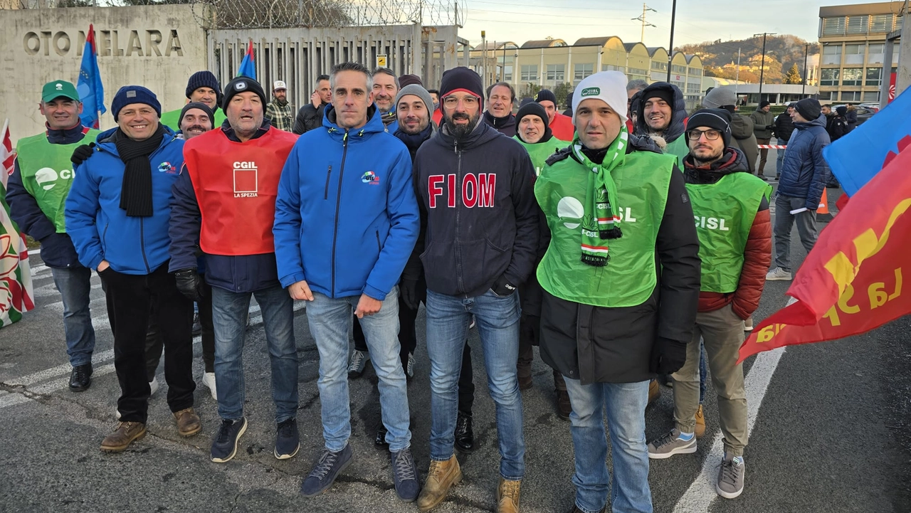 La manifestazione davanti alla sede dello stabilimento