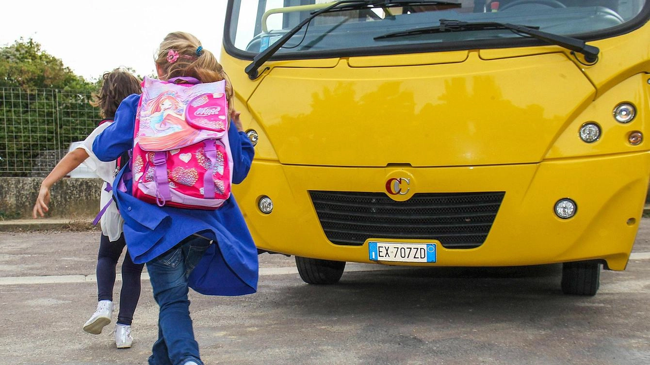 Scuolabus deviato per i lavori: "Mio figlio viene fatto scendere a due chilometri da casa nostra"