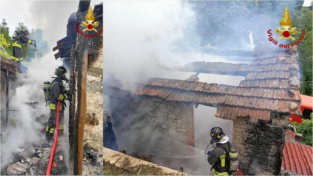 Incendio in una casa rurale: intervento dei vigili del fuoco