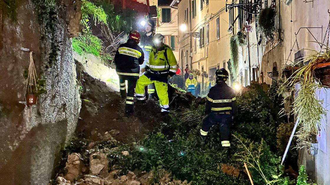 Odissea per i pendolari. Niente treni da Signa. Assalita l’altra stazione: “Servono navette”