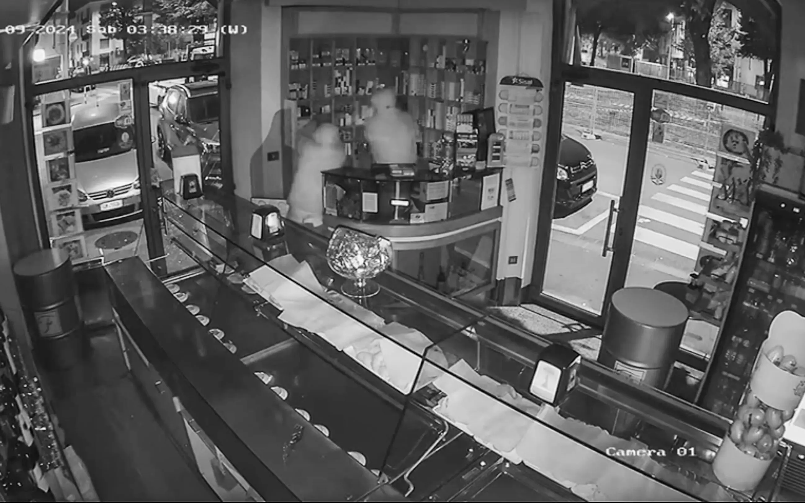 Incubo furti a Firenze, il bar che ne ha subiti tre in meno di tre mesi: “I tempi più bui dei nostri 60 anni”