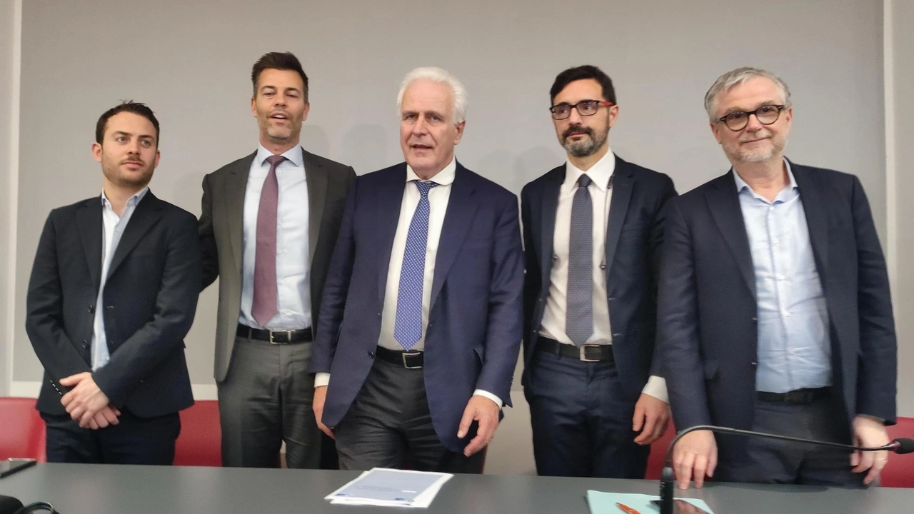 All’auditorium dell’ospedale di Ponte a Niccheri si sono incontrati il presidente della Regione Toscana Eugenio Giani, l’assessore regionale alla salute Simone Bezzini e i direttori generali delle aziende Valerio Mari e Marco Torre