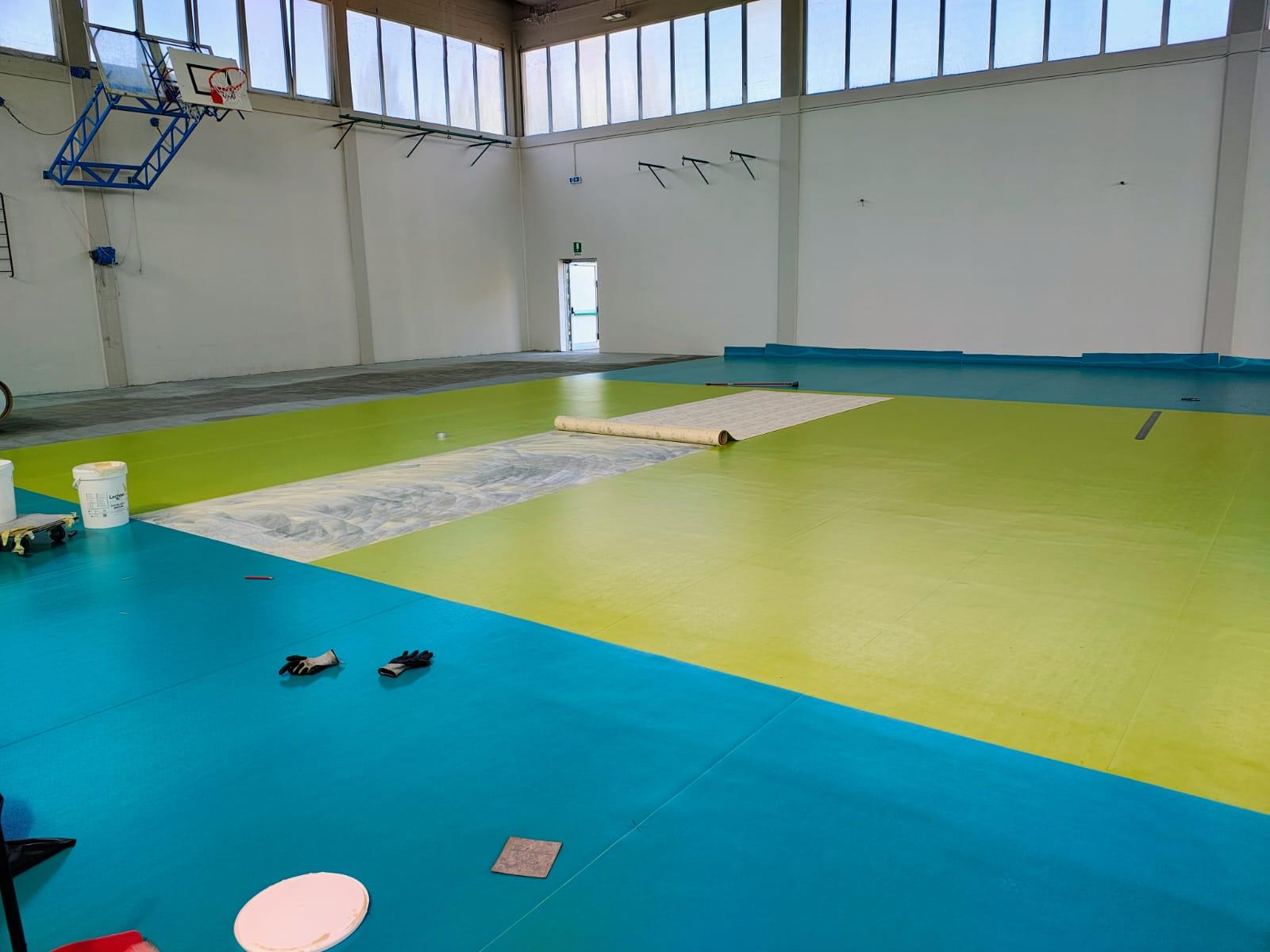 Cascina, nuevo pavimento en el gimnasio de la Escuela Duca D’Aosta