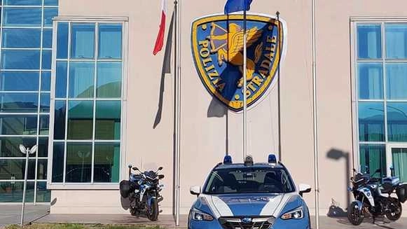 Un’estate di grande lavoro per le pattuglie della polizia stradale di Lucca