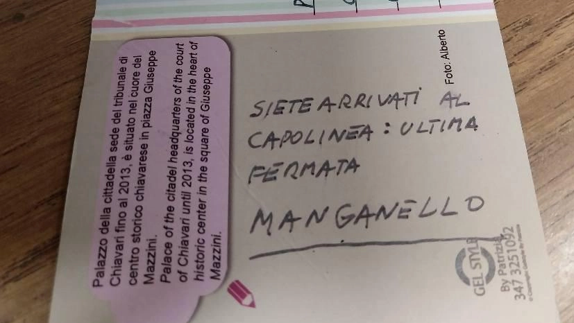 La cartolina arrivata nella sede di Rifondazione Comunista che ha convinto il partito a sporgere denuncia