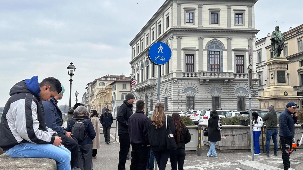 Chi abita intorno al Lungarno Vespucci vota per il no alla chiusura e spera in un ripensamento "Già adesso poco lontano spaccio e degrado. E per la città sarebbe una sconfitta" .