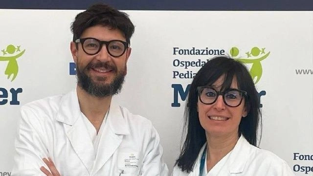 Il chirurgo-endoscopista Roberto Lo Piccolo e l’anestesista Elena Lenares del Meyer