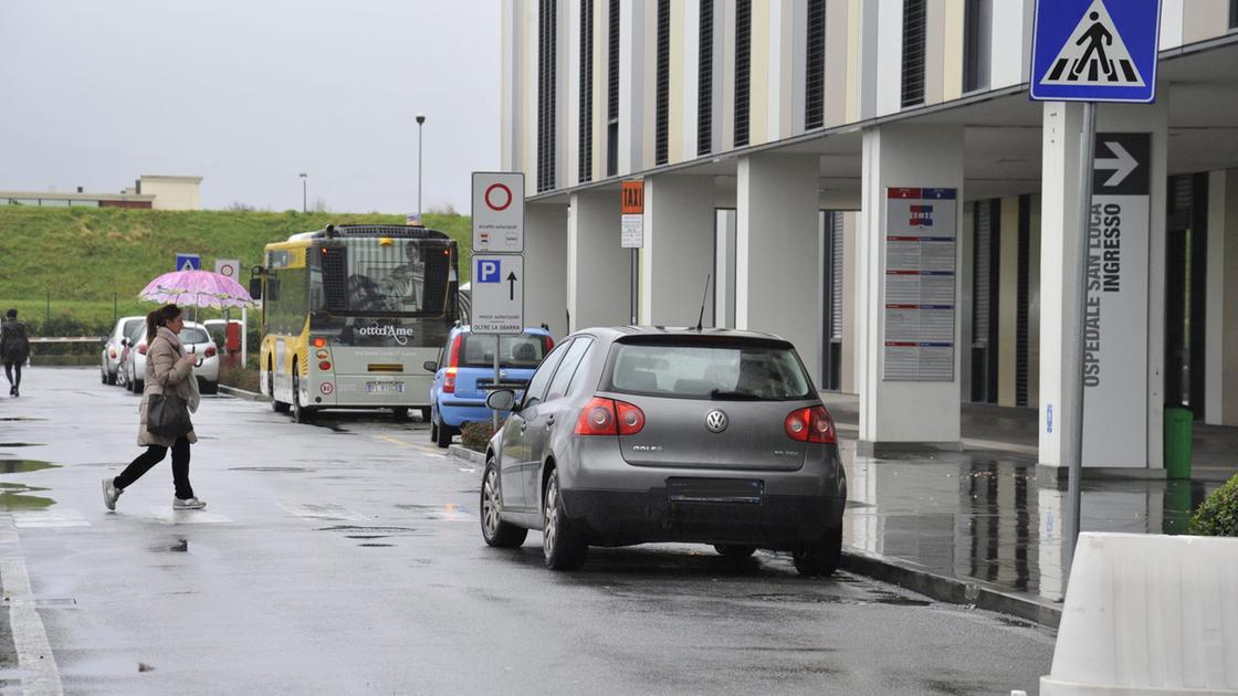 San Luca, parcheggi in tilt. Attese per utenti e personale