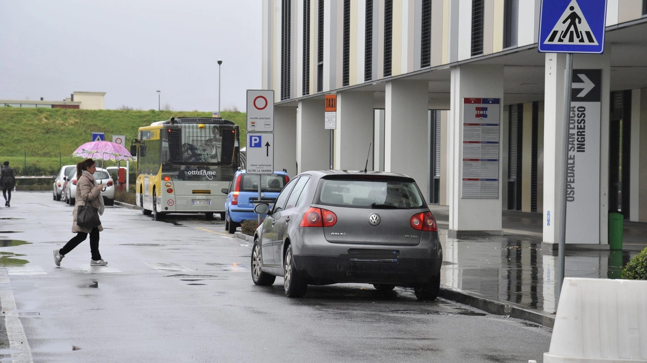 L'ingresso dell'ospedale