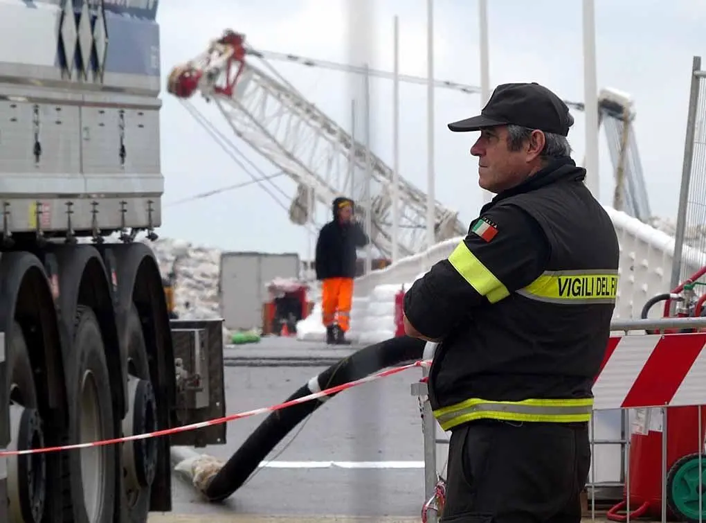 Guang Rong, il pompaggio. Prelevate dalla nave incagliata 30 tonnellate di carburante