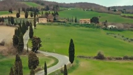 E Nibali gira lo spot tra le strade e le colline senesi