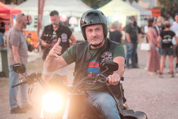 Giandomenici in una foto postata dal gruppo di appassionati di moto "Apuania Bikers"