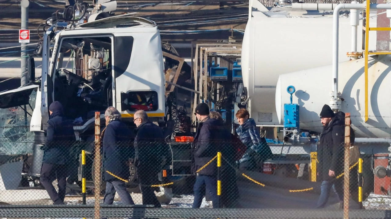 Uno dei sopralluoghi svolti nel sito Eni a Calenzano dopo l’esplosione dello scorso 9 dicembre (FotocronacheGermogli)