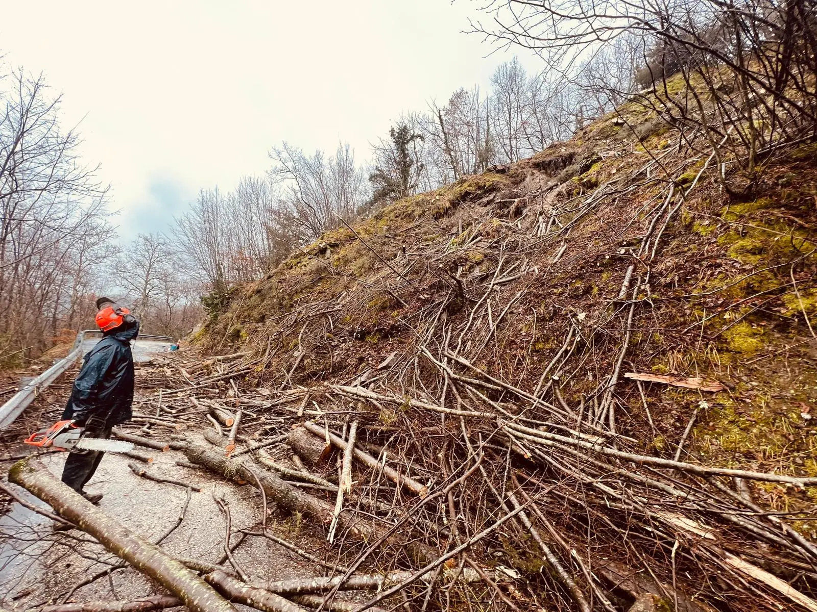 Vernio, nella notte frana sulla strada di Montecuccoli