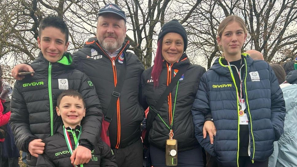 Atletica, Nella prima prova del campionato di corsa campestre tris di medaglie d’oro per i runnerini afaph. Francesco e Luca Lazzarotti e Matilde Della Bianchina a trazione integrale