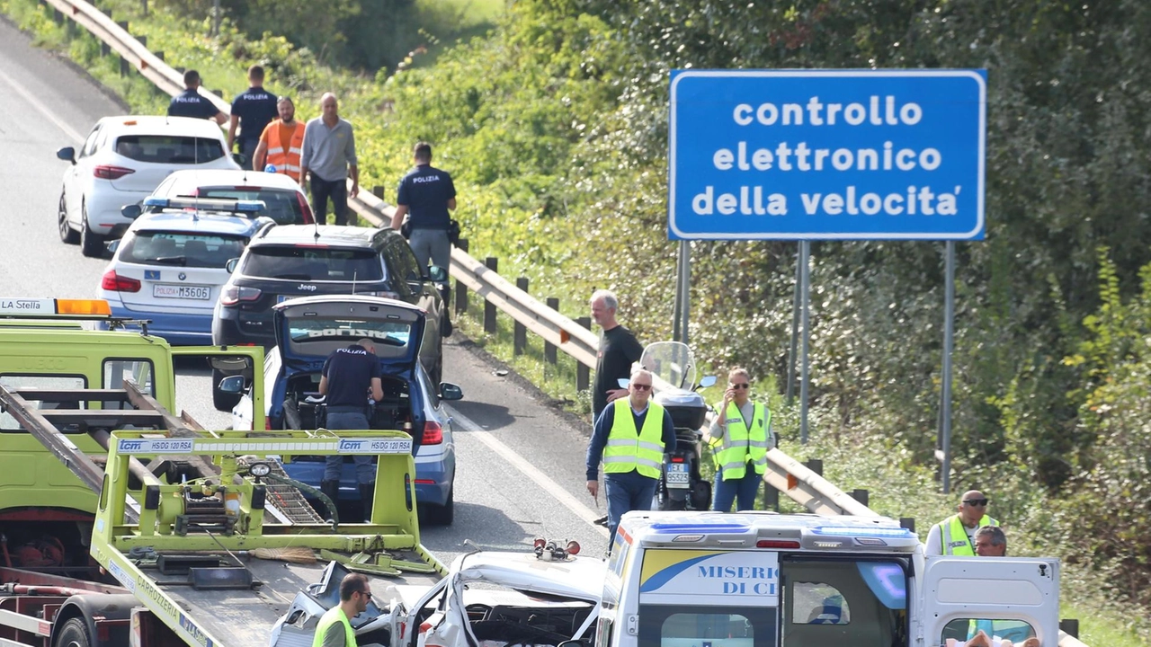 L'imprenditore livornese Salvatore Favati scrive alla redazione de La Nazione denunciando la pericolosità della FiPiLi dopo l'incidente mortale di Sandro Banchellini, chiedendo la chiusura e la ricostruzione della strada.