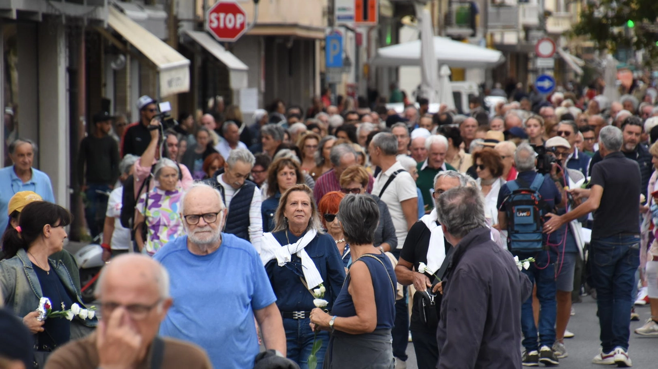 Un momento della manifestazione silenziosa promossa sabato dal Forum della pace