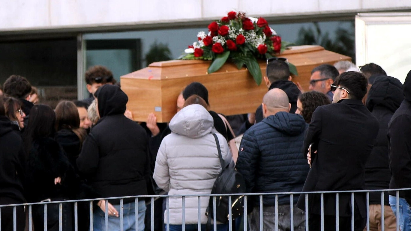 La cerimonia funebre si è tenuta nella chiesa di San Paolo