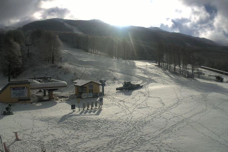 Arriva la neve, ma per sciare si aspetta il 14