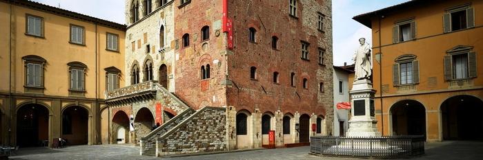 Prato, via ai lavori di restauro della facciata di Palazzo Pretorio