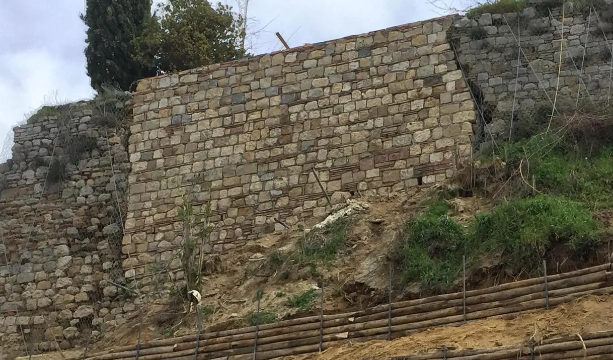 Montepulciano, mura castellane. Lavori a valle di via delle Coste