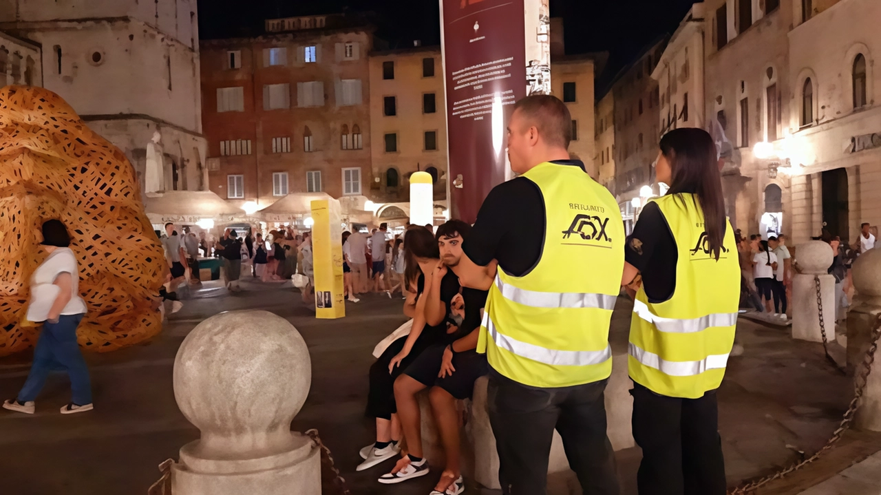 Alcuni degli steward della Fox incaricati da Confcommercio come supporto alla sicurezza per la Notte Bianca