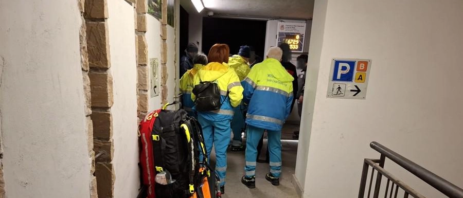 In trappola dentro l’ascensore di un parcheggio, 24enne salvato a San Casciano