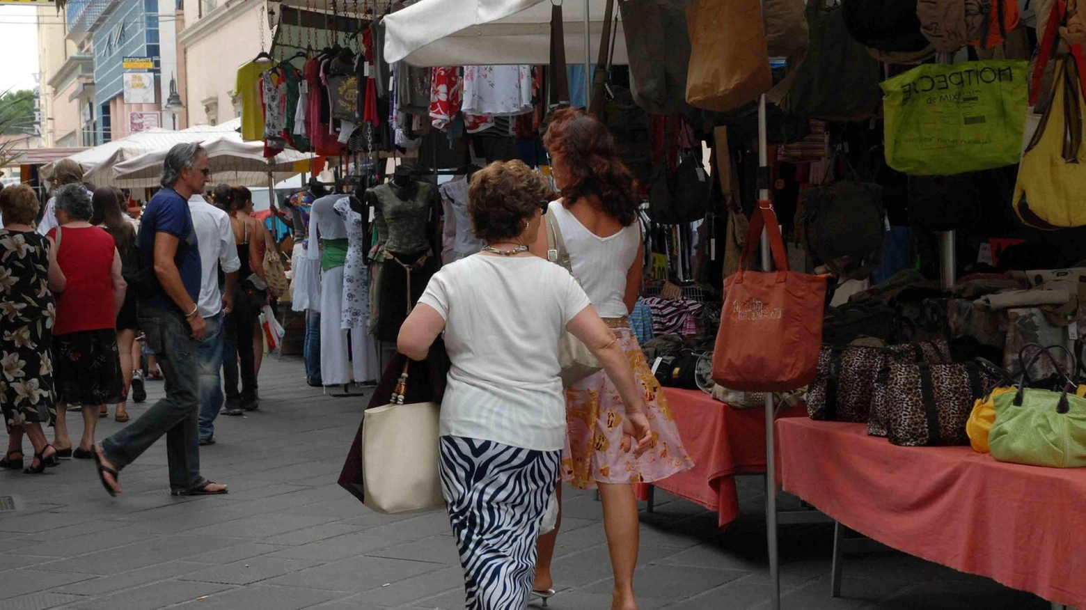 Ipotesi mercato nel viale Roma. I residenti ’bocciano’ il ritorno: "Fu un’esperienza disastrosa"