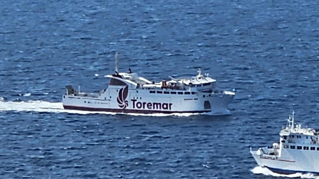Un traghetto Toremar
