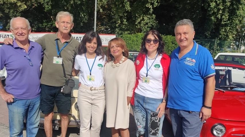 Foto di gruppo al Tour dei Monti di Aima e Coordinamento del Fiat 500 Club Italia