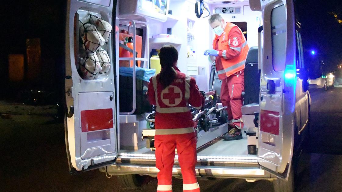 Scia di sangue sulle strade, ciclista muore nello scontro con una moto