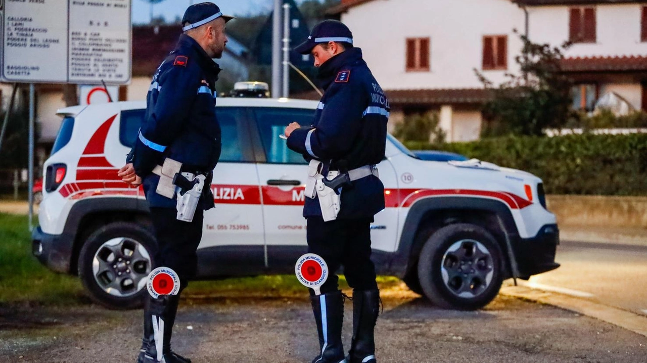 L'uomo si è presentato da solo alla polizia municipale