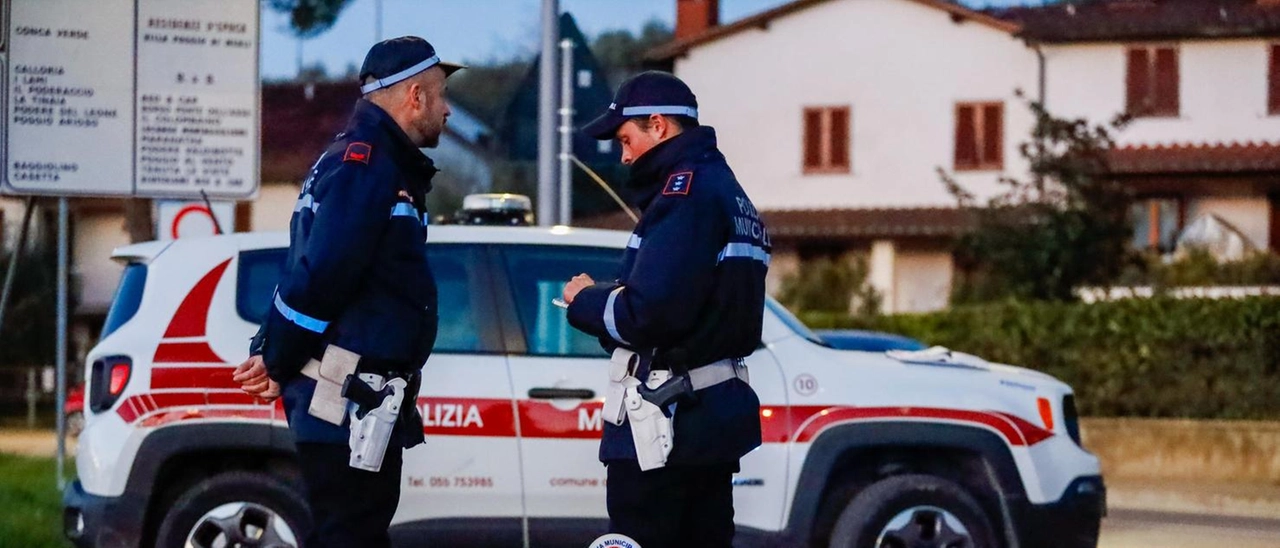 Investe un pedone e scappa, poi si pente e va dalla polizia municipale