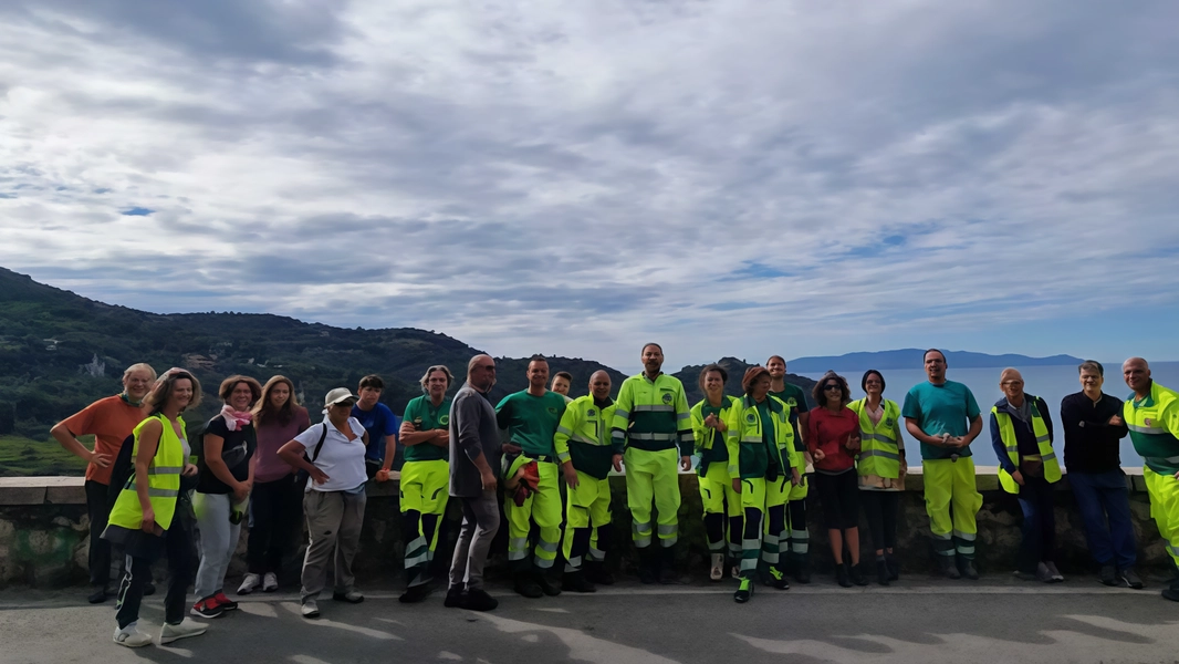 Grande adesione all’iniziativa promossa dall’associazione La Racchetta. I ventisette volontari hanno raccolto di tutto, frutto della maleducazione.