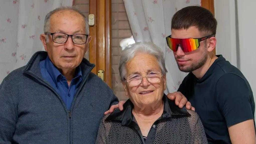 Nonna Vera derubata mentre fa la spesa, il nipote Thomas Rossini lancia un appello. "Mentre mia nonna era assorta...