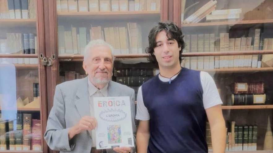 Giovanni Pardi e Gabriele Ciardi con l’ultimo numero de ’La Nuova Eroica’