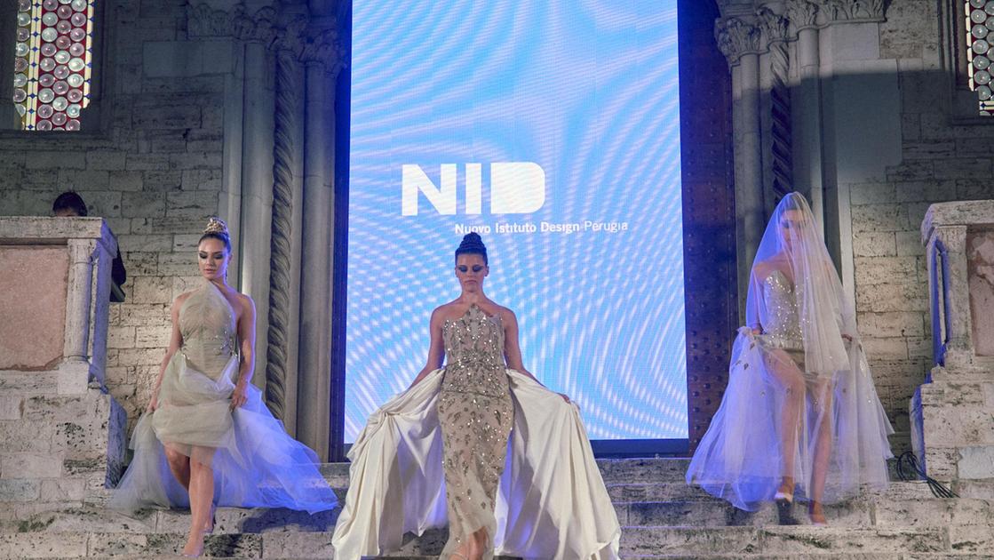 Successo per il Nid. La sfilata lancia la moda del giovani talenti