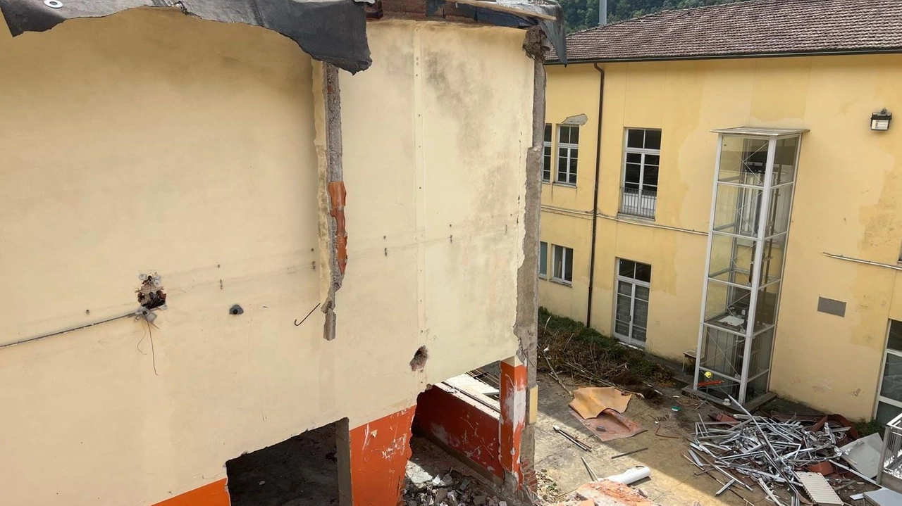 Il cantiere alla scuola Frediani