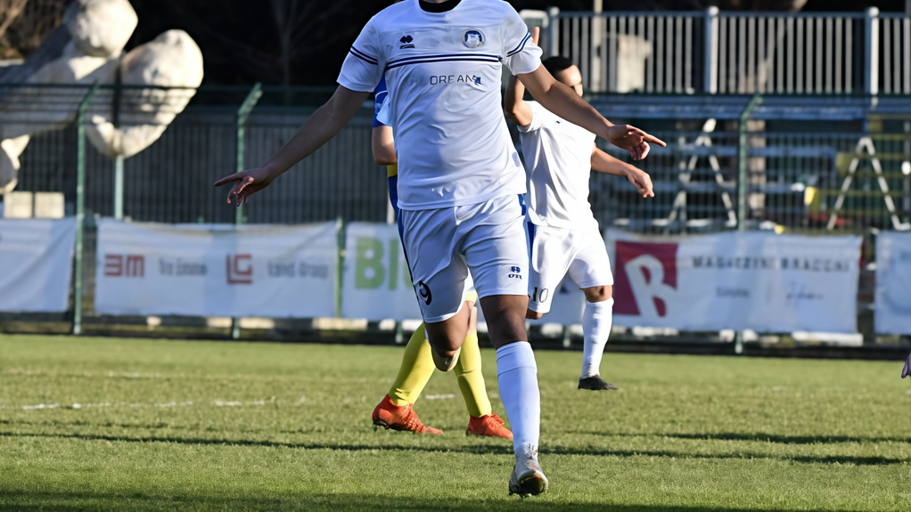 Il bomber Alessandro Maggi (classe 2002) del Forte dei Marmi in Promozione