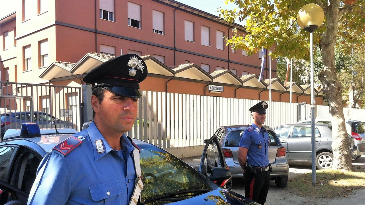 Il giovane è stato fermato nella zona della stazione di Pontedera. Mentre a Bientina e Ponsacco due denunce per evasioni dai domiciliari