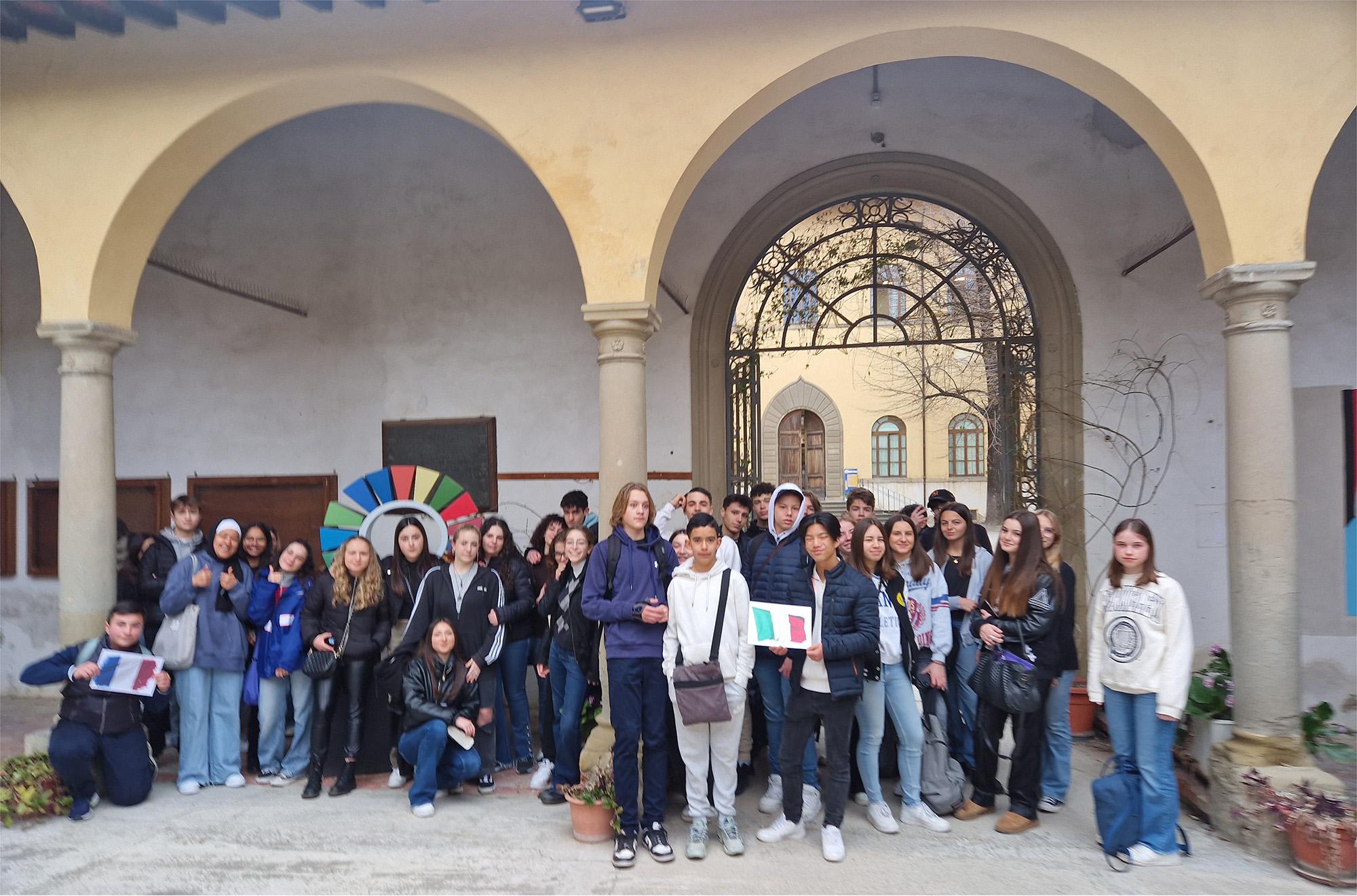 Liceo Colonna, tutor e cavalieri accolgono i nuovi iscritti