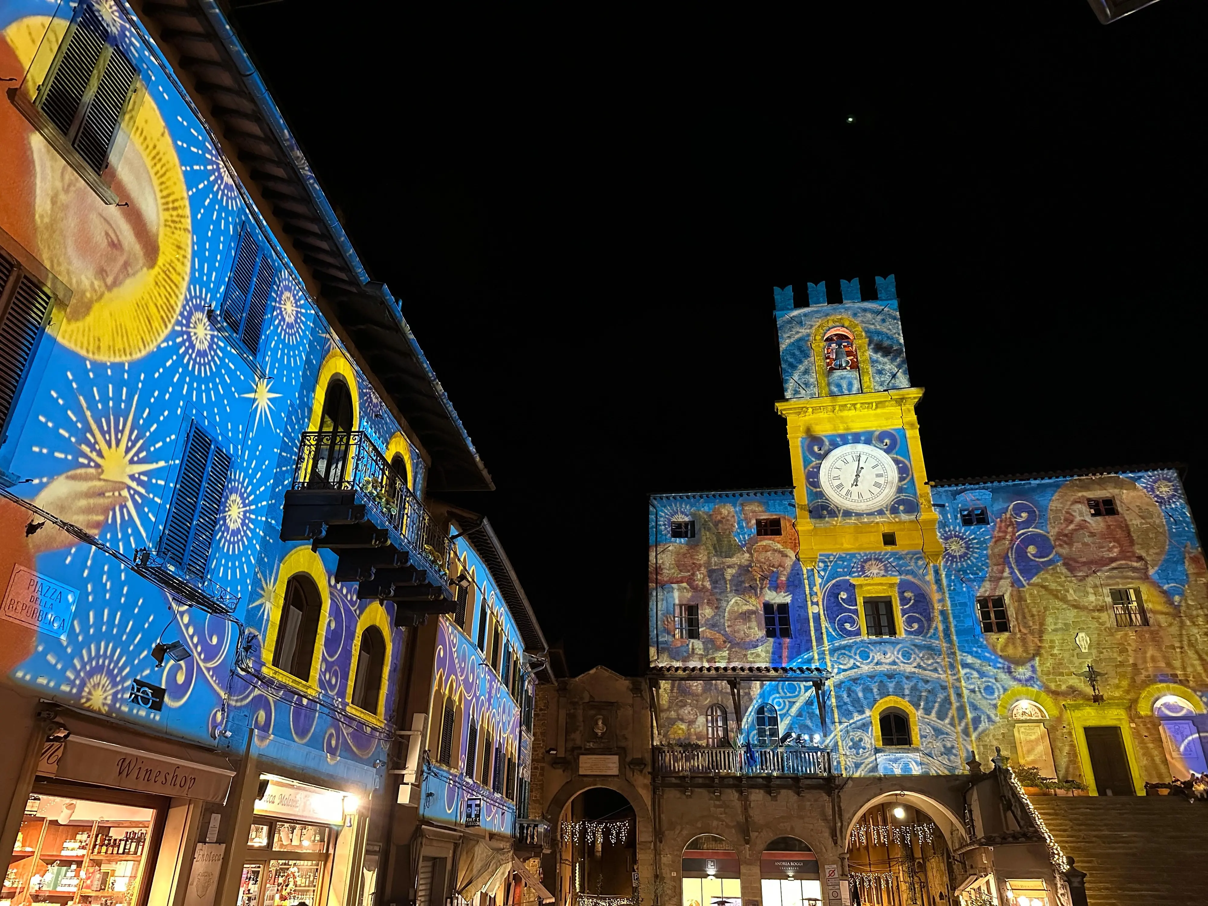 Cortona, inaugurato Natale di Stelle: aperte tutte le attrazioni