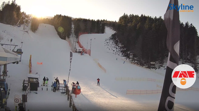 Le piste innevate all'Abetone (Foto webcam Skyline)