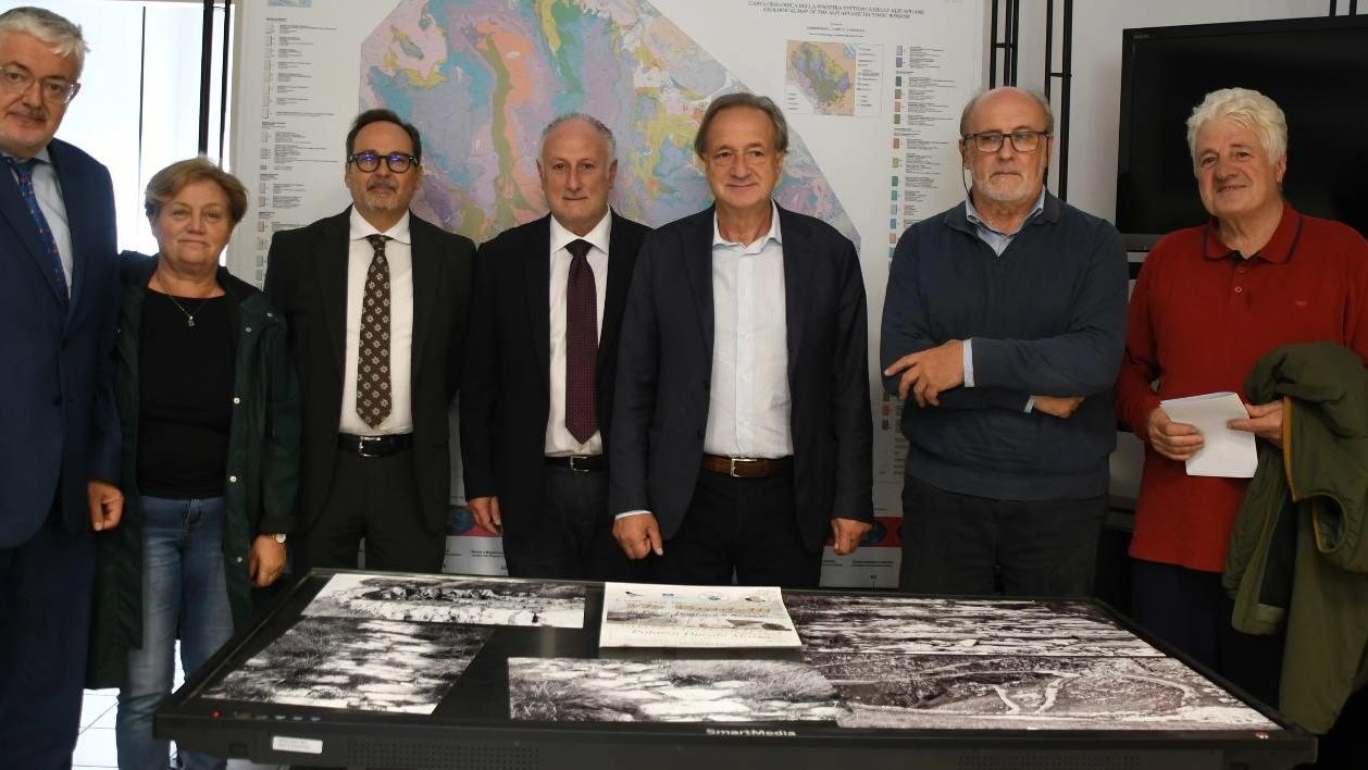 Mostra di foto inedite sulla via Vandelli, strada del Settecento tra Modena e Massa, inaugurata a Palazzo Ducale. Progetto per valorizzare e promuovere il cammino che unisce Emilia Romagna e Toscana.