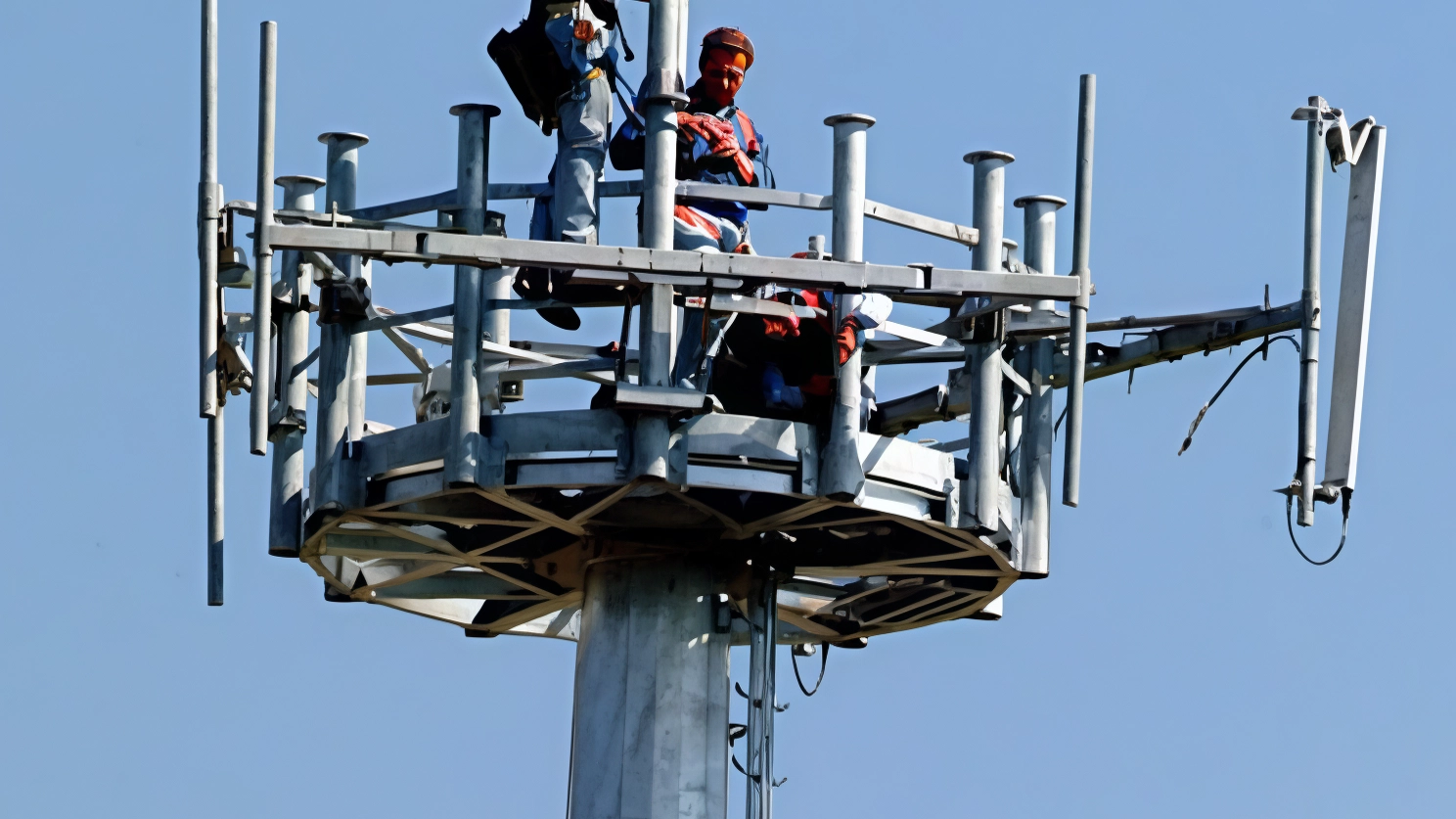 A difesa dell’ambiente. Nuova antenna di 36 metri. Secco "no" del Comune. Al via una raccolta firme